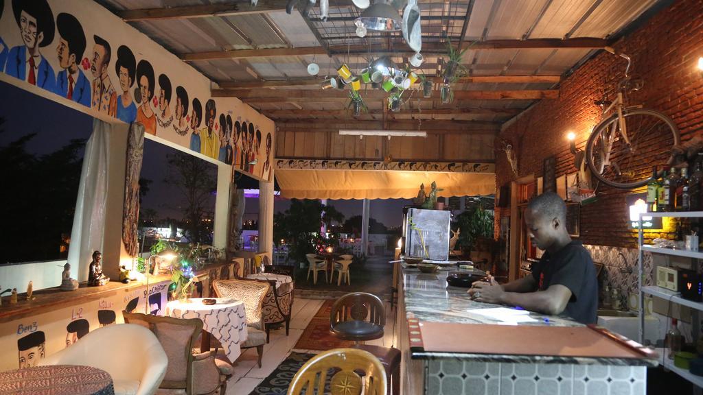 Bushman Cafe Hotel Abidżan Zewnętrze zdjęcie