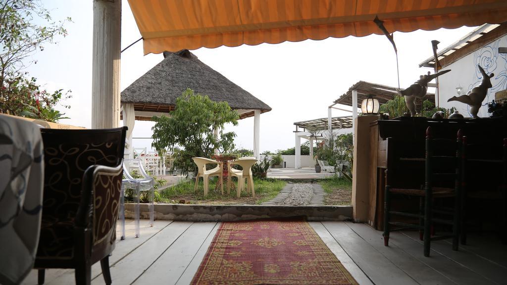 Bushman Cafe Hotel Abidżan Zewnętrze zdjęcie