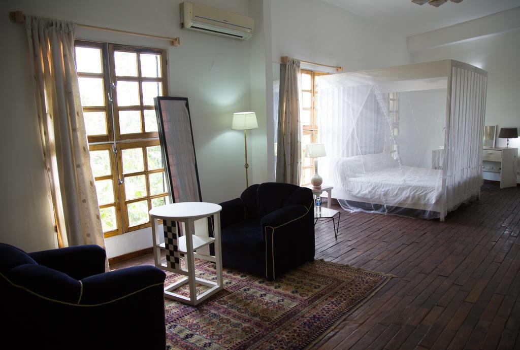 Bushman Cafe Hotel Abidżan Zewnętrze zdjęcie