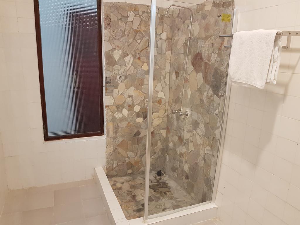 Bushman Cafe Hotel Abidżan Zewnętrze zdjęcie